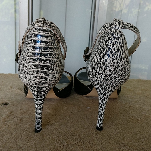 Tahari Heels size 6 - Picture 6 of 8